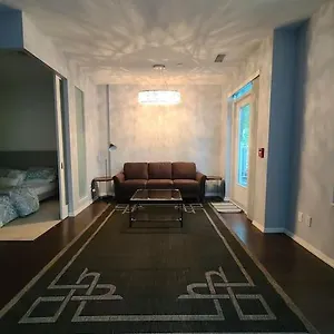Luxury Lakefront Condo+free Parking+pool+gym+patio Apartment Toronto
